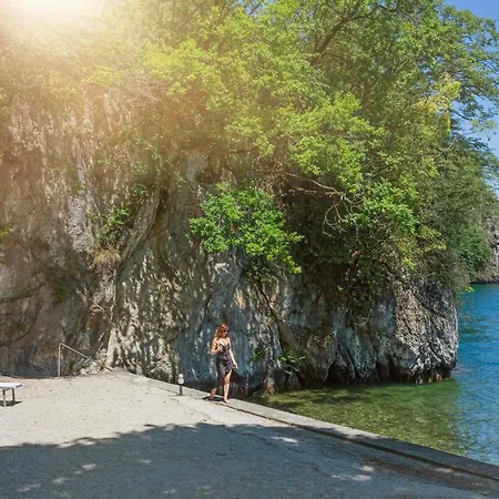 Gaeta Luxury Sleeps 8 Guests