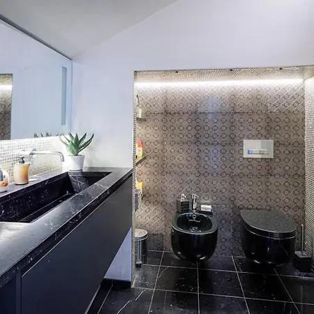 Gaeta Luxury Sleeps 8 Guests